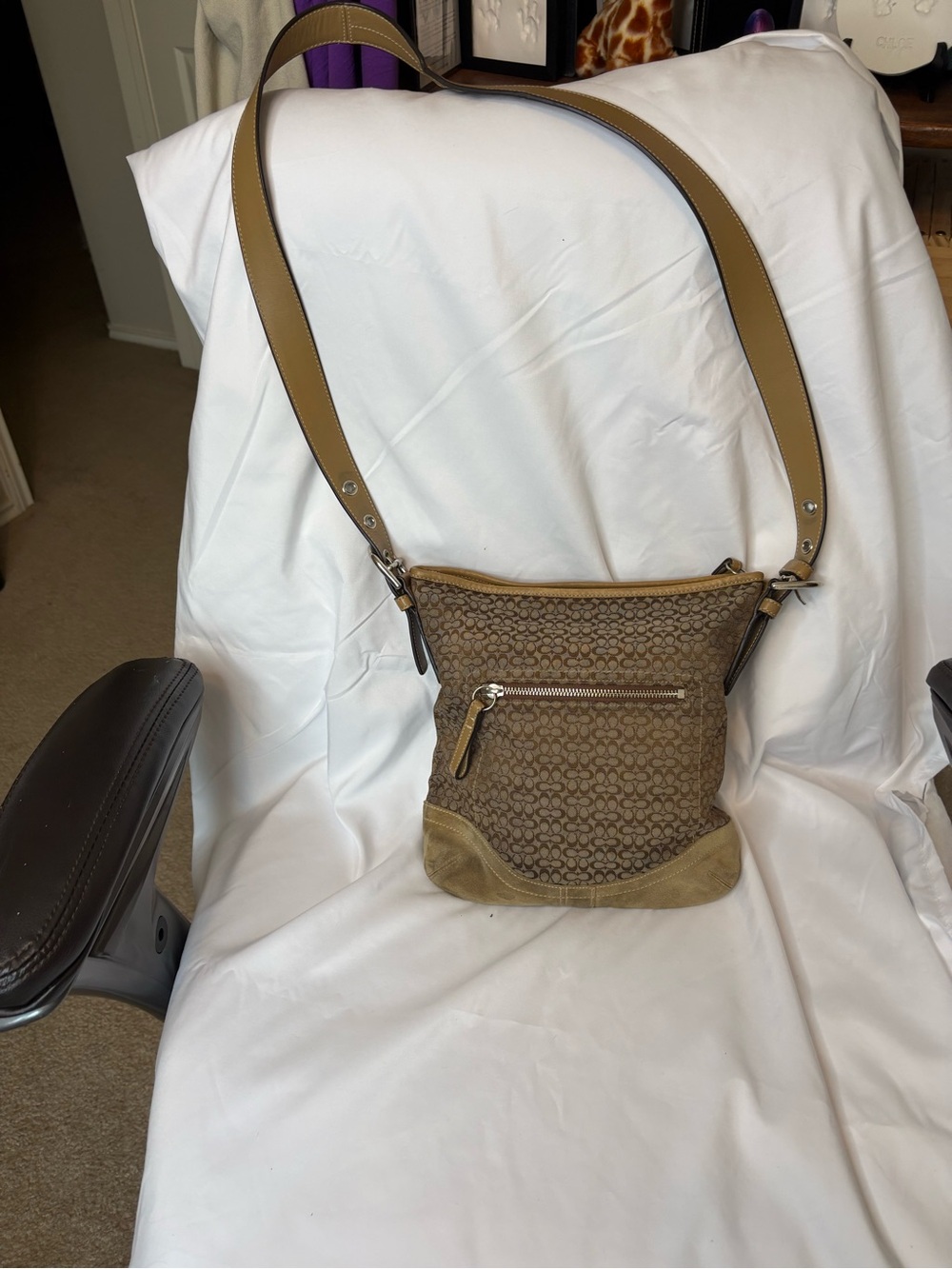 Coach F10944 2007 suede/material crossbody.